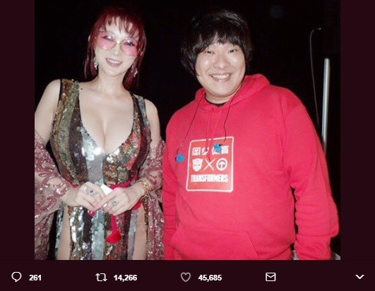 岡崎体育さんと叶美香さんのツーショット（画像は岡崎体育さんのツイッターより）