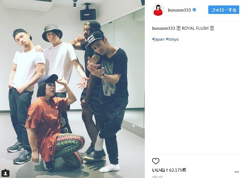 ブルゾンちえみ「ヘソ出し＆網タイツ」　攻めの衣装にコーフン？それとも...