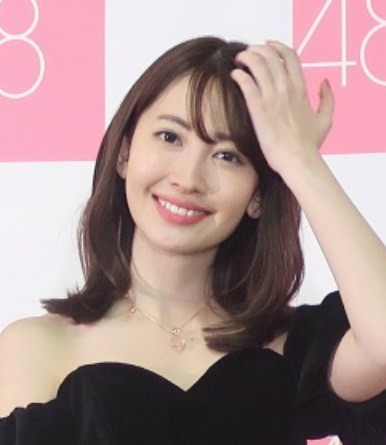 小嶋陽菜のハワイショットにファンメロメロ　「美少女感でてる」