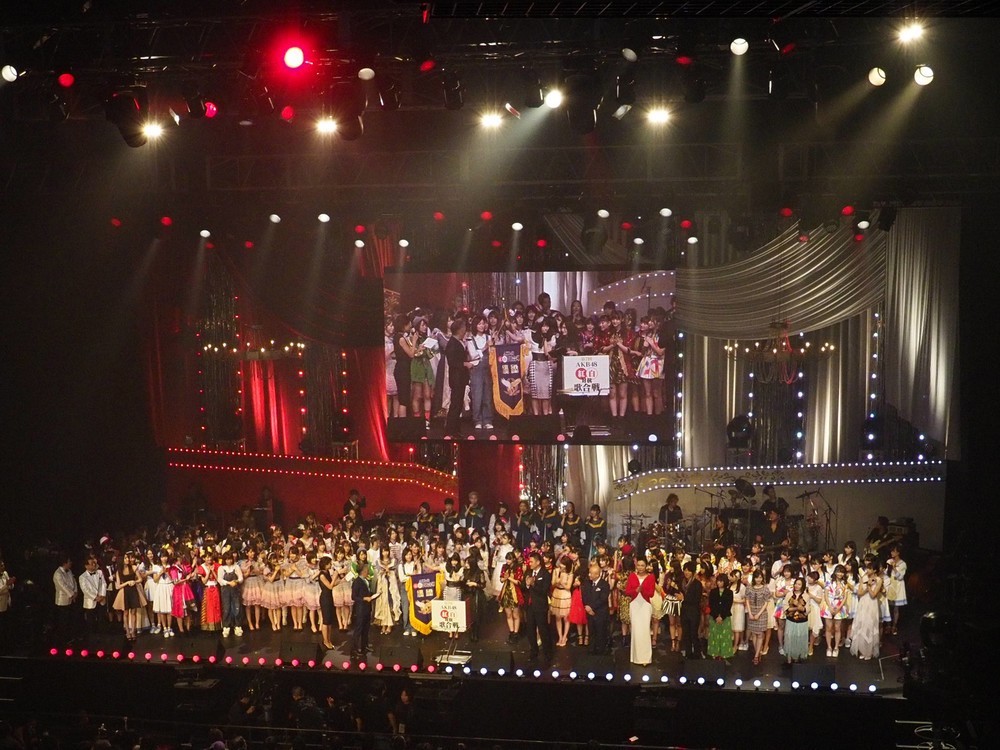 新たな海外展開はAKBグループ恒例のイベント｢第7回AKB48紅白対抗歌合戦｣で発表された（c）AKS