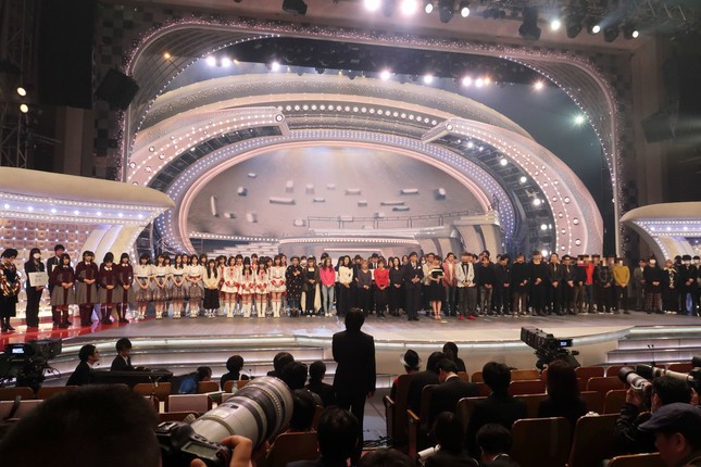 ひふみん審査員VS司会陣！？　生「紅白」で「おしゃべりと歌」制御できるか