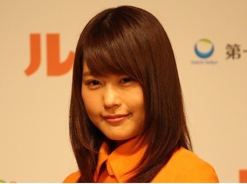 有村架純　猫をギュッと抱きしめ微笑みショット「俺も抱いてください」