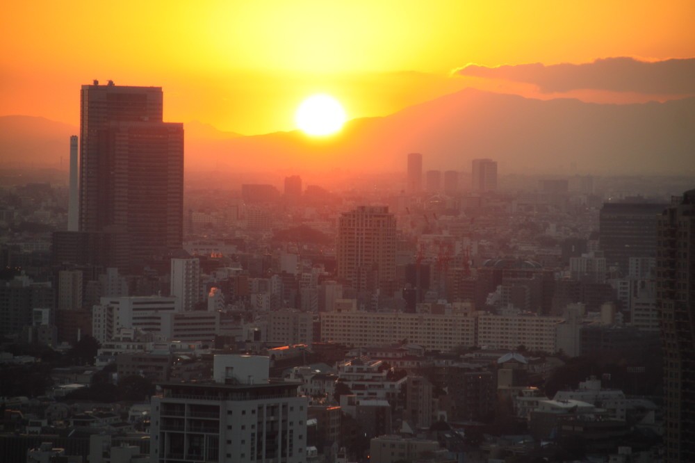 大展望台からの東京の街並みと沈む夕日（J-CASTニュース撮影）