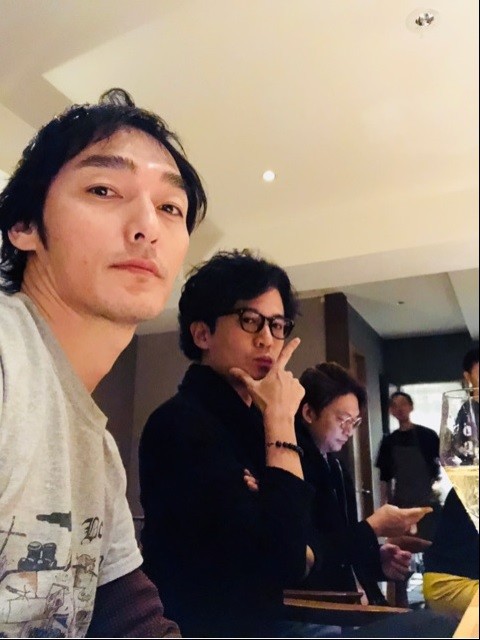 リラックスした様子の自撮りもアップされた（画像はブログから）