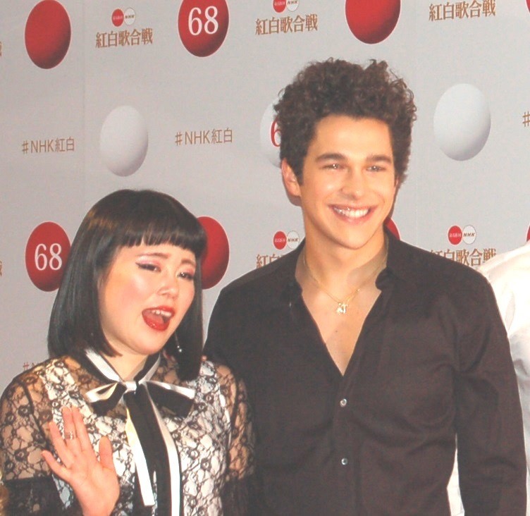 ブルゾンちえみが親密マッサージ　オースティン・マホーンとの関係