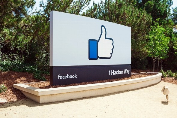 フェイスブックがニュースメディアを「格付け」　自ら行わずユーザーの決定に委ねる