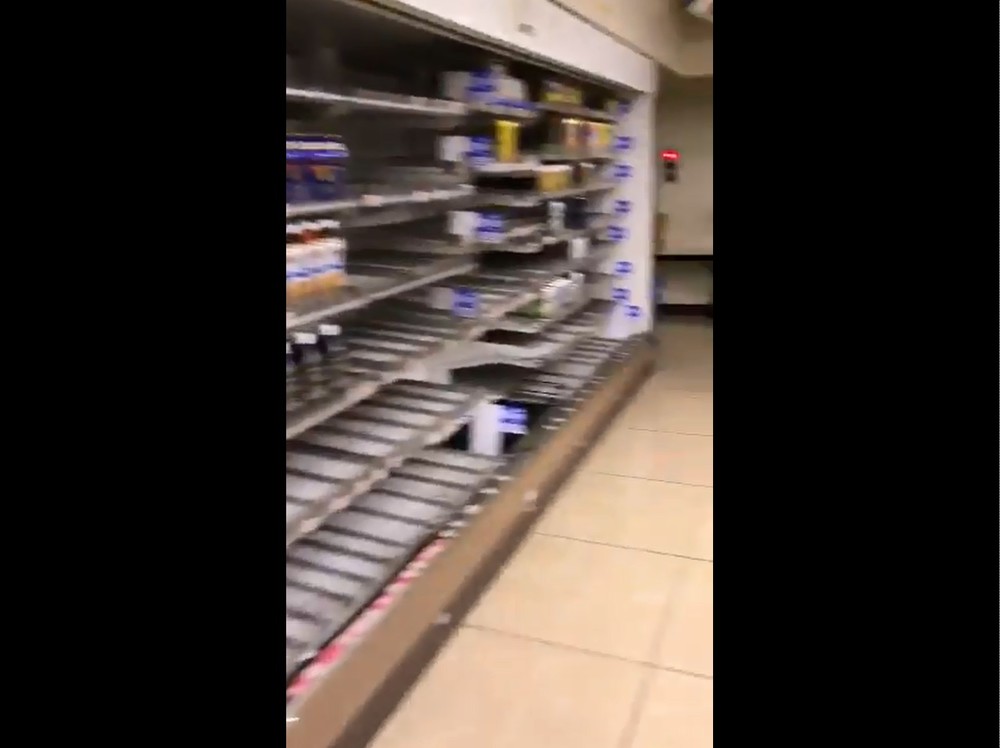 ローソン各務原鵜沼東町店、ドリンク類の冷蔵庫（画像は撮影者提供の動画からキャプチャー）