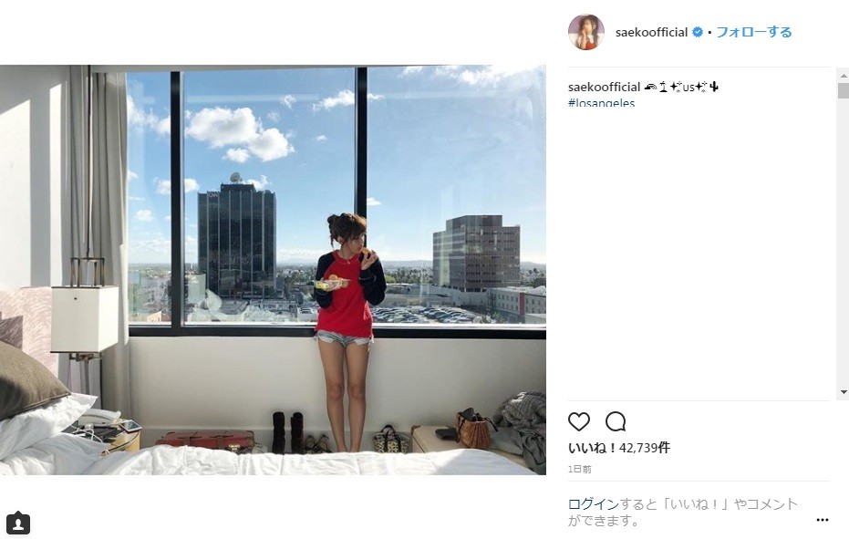 スタイルが絶賛されているショット（画像は公式インスタグラムより）