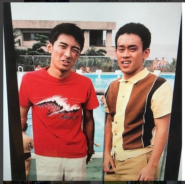19歳のときだという写真。左は、矢部浩之さん