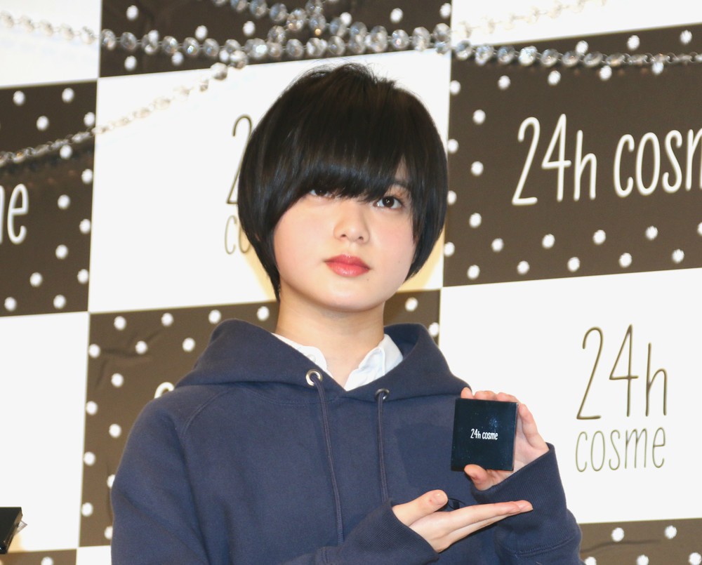 欅坂46 平手友梨奈 右腕はもう大丈夫 元気な姿にファン一安心 J Cast ニュース 全文表示