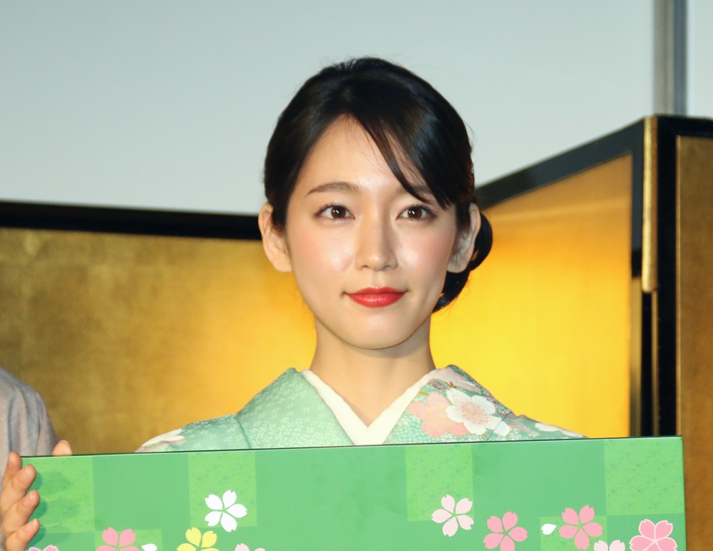 吉岡里帆 インスタが あざとすぎる と話題 撮影中 カメラに向かって J Cast ニュース 全文表示