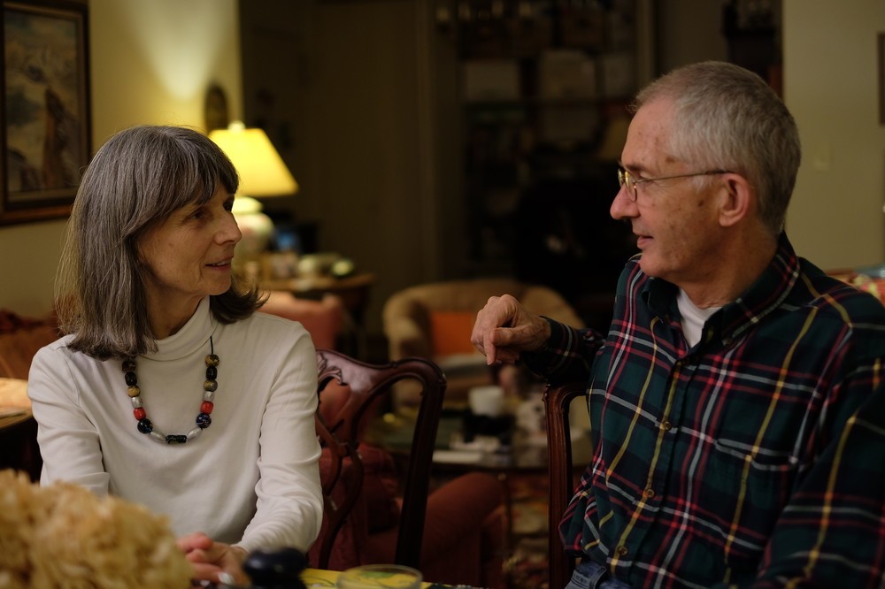 ニューヨークの自宅でトランプ大統領について語るロブ。左は妻のベッツィ