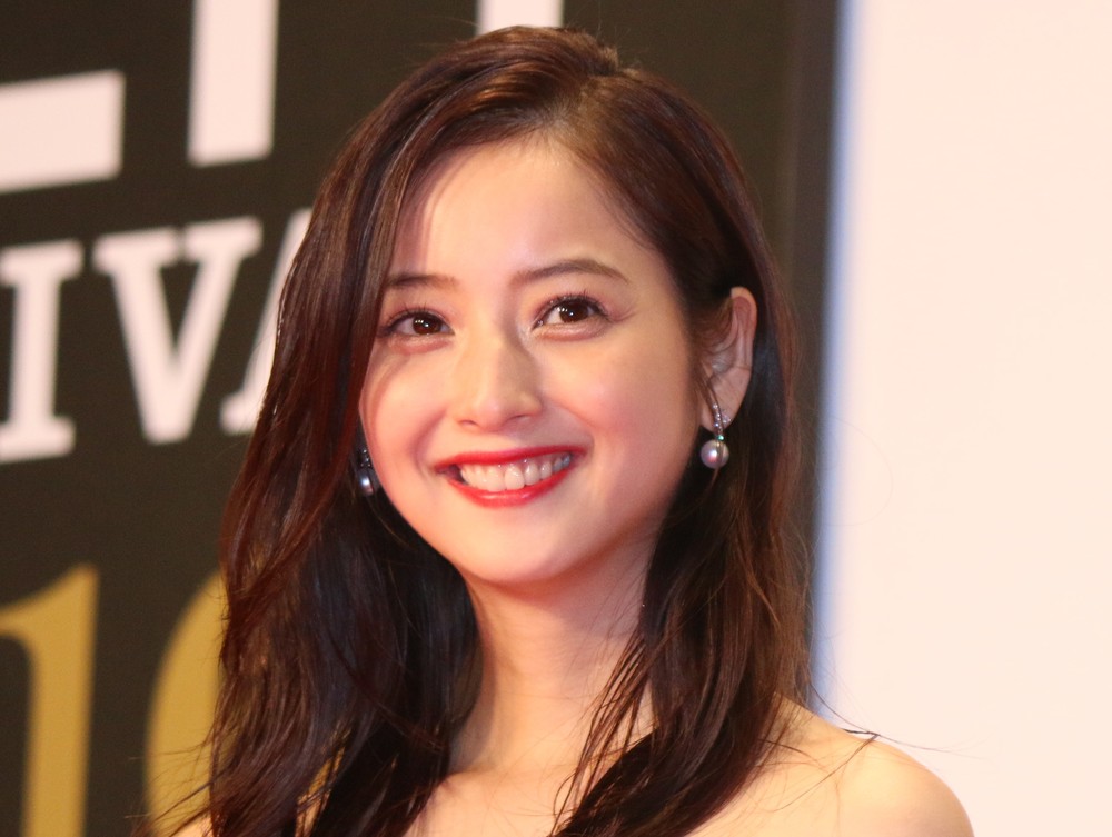 佐々木希＆大政絢、おそろいエプロン　「こんなパン屋なら毎日買いに行く」