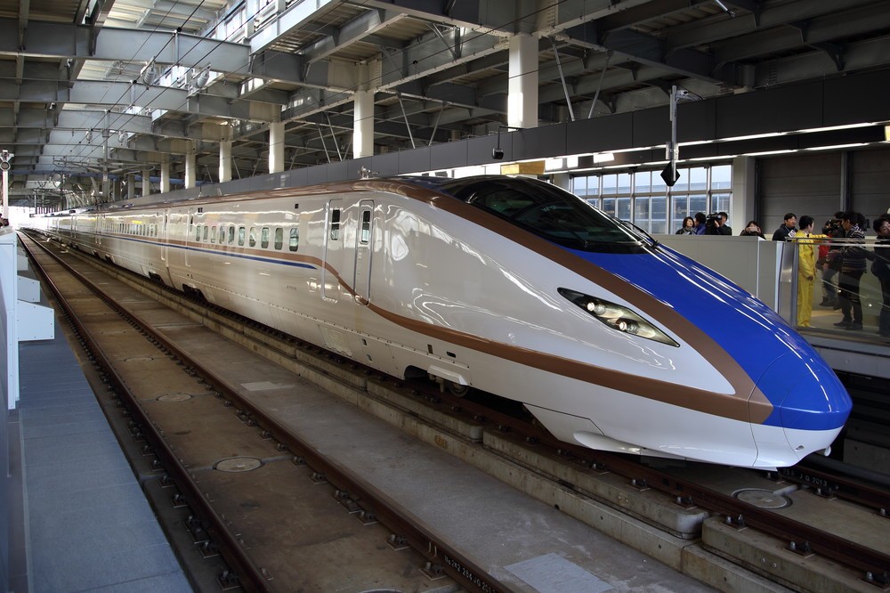 北陸新幹線は東京～金沢で営業中。2022年度に敦賀（福井県）まで延伸される予定だ
