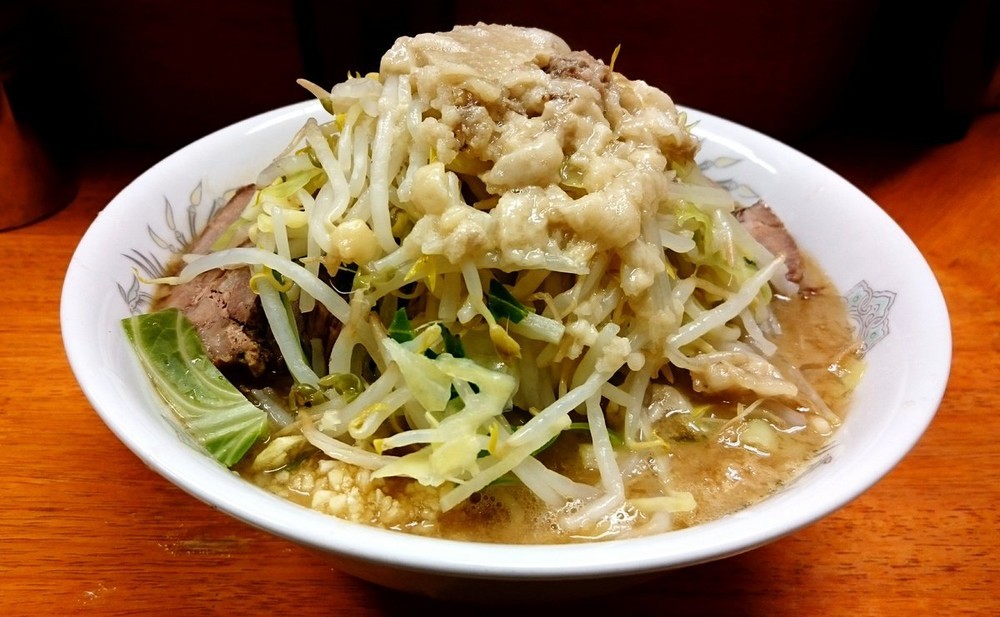 小ラーメン「ニンニク少なめアブラ」。画像はうさか（＠usakachance）さん提供