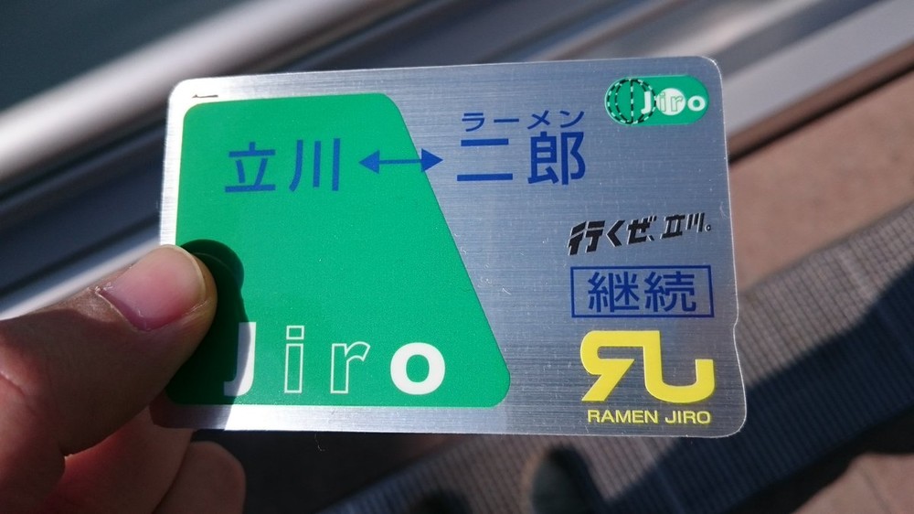 来店客の一部にはオリジナルステッカーも配られた。画像はうさか（＠usakachance）さん提供