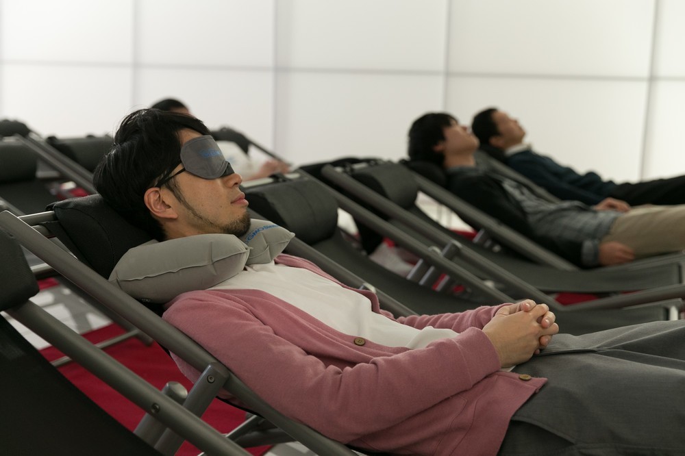 「昼寝」が働き方改革にひと役　「パワーナップ」の次に来るか「カフェインナップ」