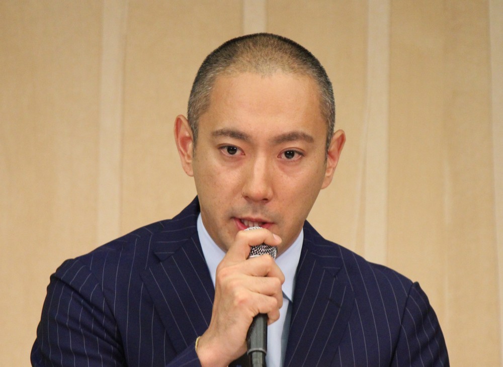 海老蔵長男・勸玄くんの新しい勉強机に麻央さん写真　「ジーンと来ました」