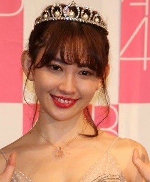 小嶋陽菜が「挑発的だ！！」　ファッション誌ショットでファンの心を鷲掴み