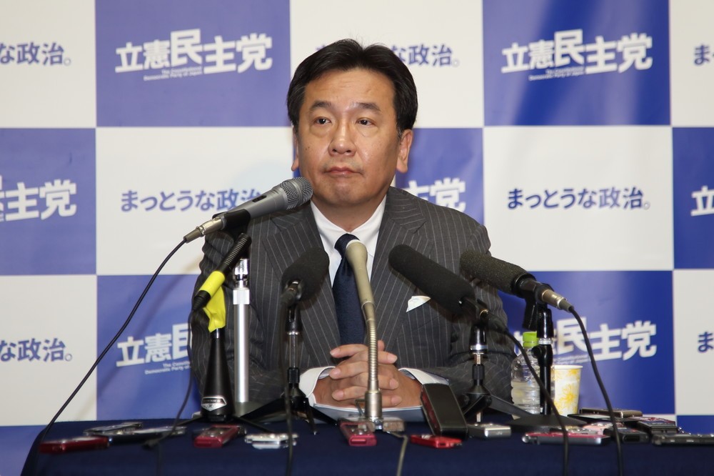 枝野氏「答弁遠慮したい」　AKBの話題、会見で振られ