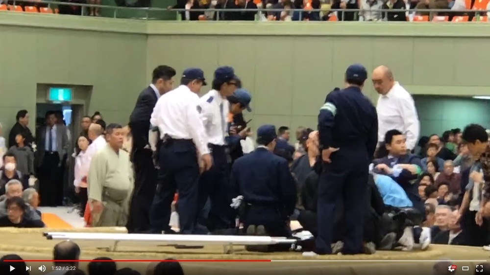 春日野巡業部長、騒動「見てた」？ 「ポケットに手」目撃写真がネット拡散