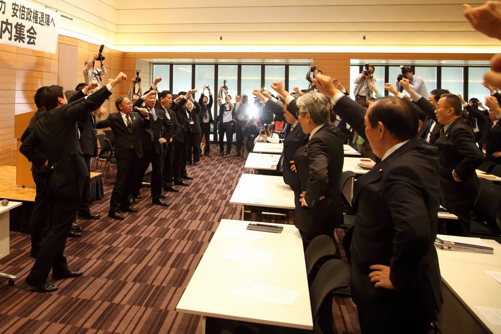 野党6党が安倍政権倒閣集会　「かかってこい解散総選挙！」でも支持率は低迷中