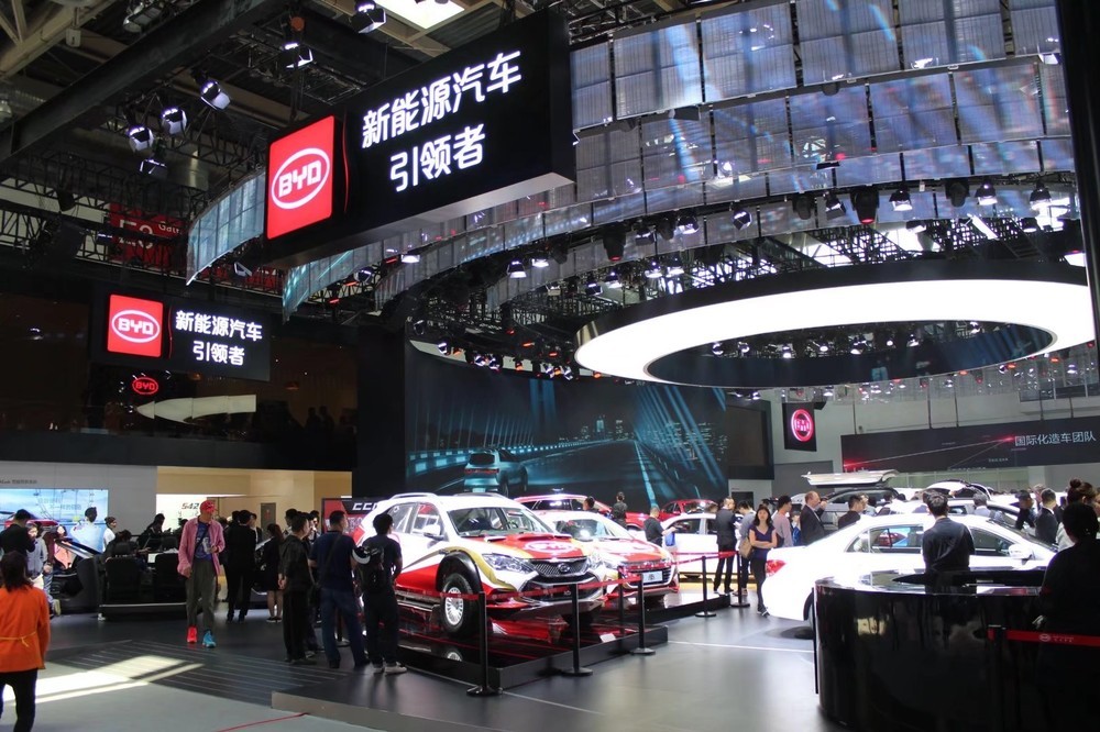 2018年の北京モーターショーの会場。スズキの中国市場での去就も関心を集めた