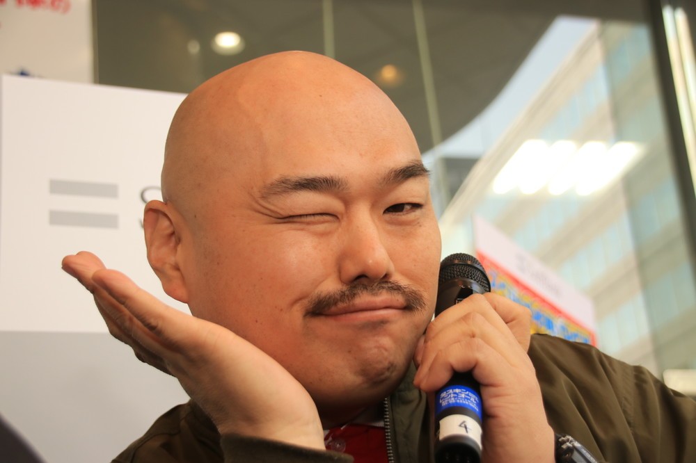 クロちゃん、得意のカポエィラ披露も...　「思いっきり頭はたかれてるやん」