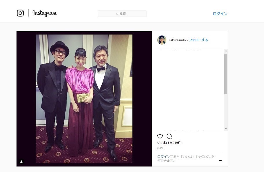 安藤サクラ、是枝監督らと記念写真　「万引き家族」受賞のカンヌから