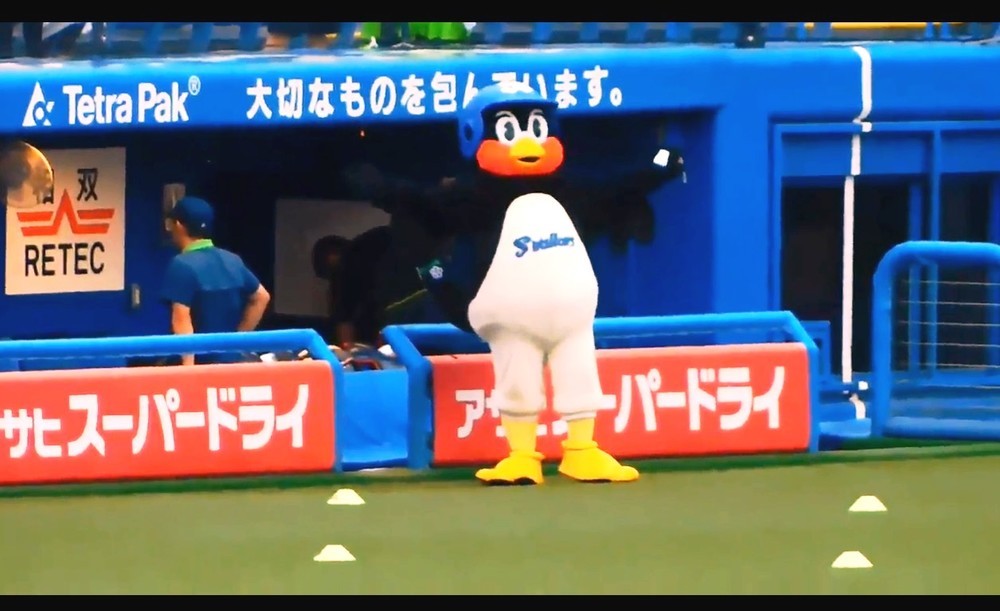 「チャンカパーナ」にノリノリのつば九郎。韋駄天（＠idaten_s7）さんの投稿動画より