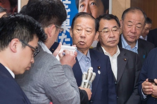 新潟知事選、与党系が辛勝　二階氏が上機嫌な理由