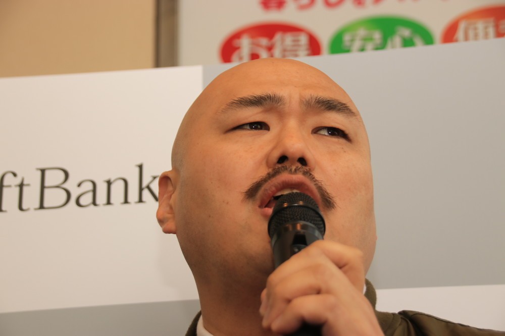 クロちゃん、2142カロリーのペヤング焼きそば平らげる　「炭水化物の塊なのに」