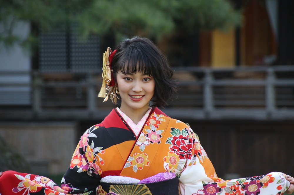 吉本実憂、始球式にトルネード投法で登板　ノーバンならず「悔しい」