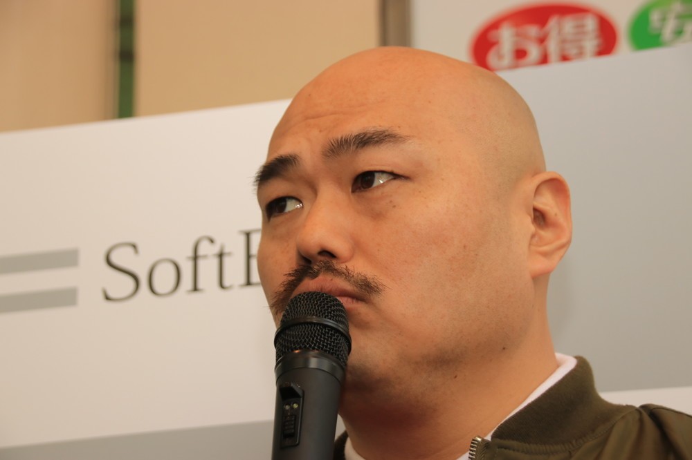 クロちゃん「仲良しのにこるん」とツイートも本人「な、か、よ、し、、、？」