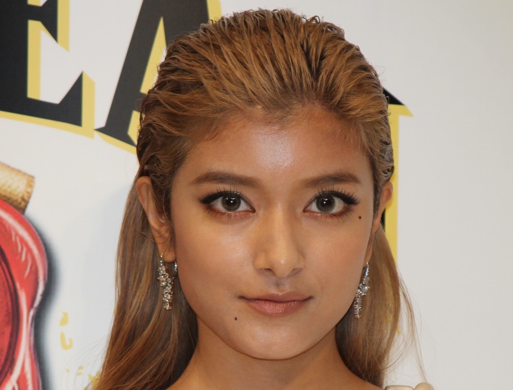 ローラ、「美ヒップ」ショット披露　「スタイル良すぎ」「素敵すぎ」と大絶賛