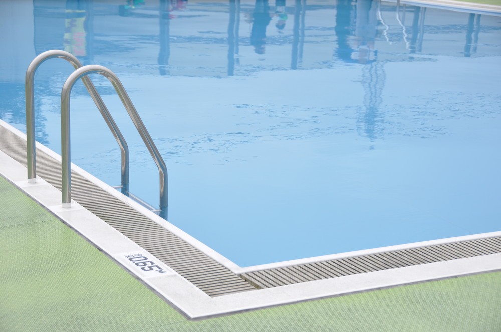 風邪気味なのにプール脇で2時間見学→熱中症で帰宅して倒れる　小学生の母親が怒りのツイート