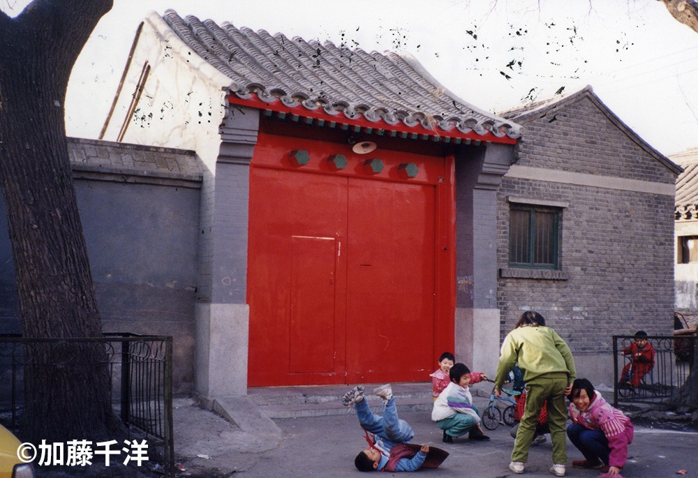 北京市中心部にある胡耀邦の自宅には遺族が住んでいた。どちらかと言えば簡素な佇まいだ。1997年、加藤千洋氏撮影