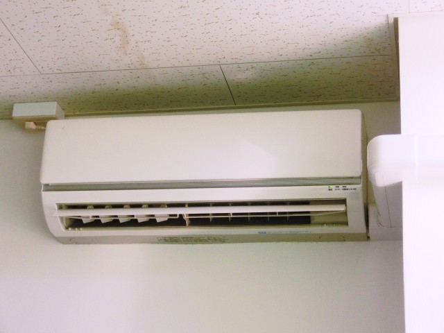 「子どもをエアコン漬けに...」コラムが物議　コニカミノルタ「誤解招きかねない」と削除＆謝罪