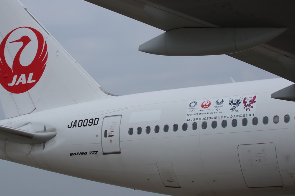 マスコット入りの飛行機も就航。大会終了まで全国の空で運航される