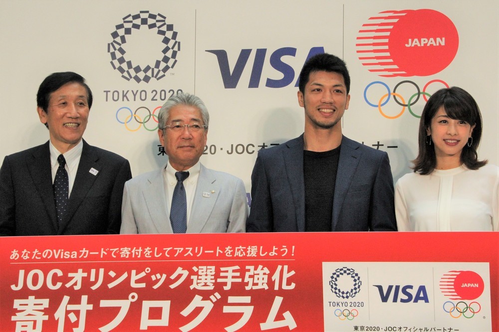左から安渕社長、竹田会長、村田選手、加藤アナ（2018年7月26日撮影）