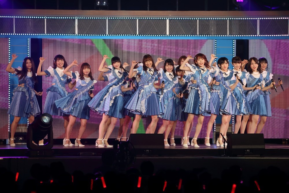 総選挙の順位を反映させた楽曲「センチメンタルトレイン」はセンターが空席のまま披露された