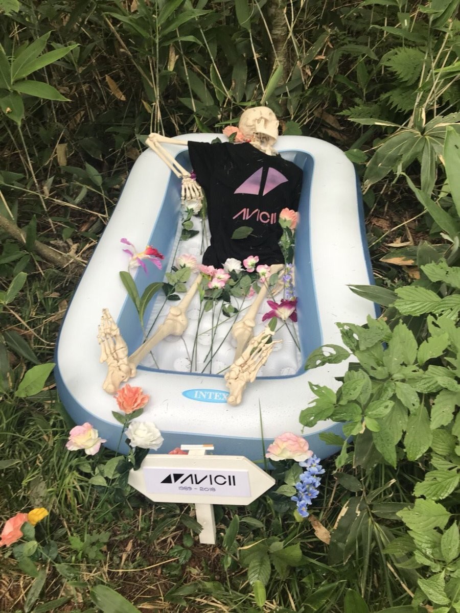 Aviciiさんの「骸骨」もあった。写真はなっちょ（＠boc_nova_yk）さん提供