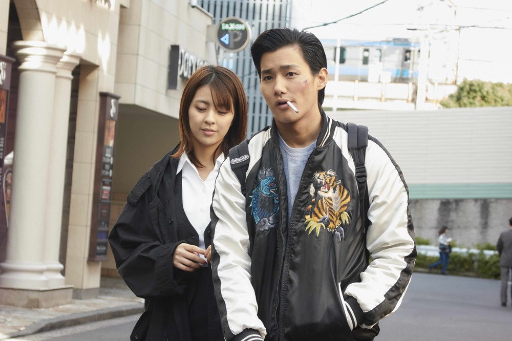 9月22日公開の主演映画「純平、考え直せ」でチンピラ役を演じる野村周平さん。タバコをくわえるシーンも。　（C）2018「純平、考え直せ」フィルムパートナーズ