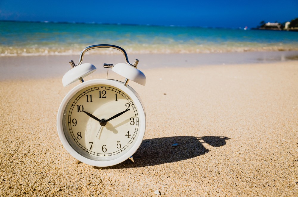 上から目線のサマータイム導入、大手紙は「慎重」で歩調が一致