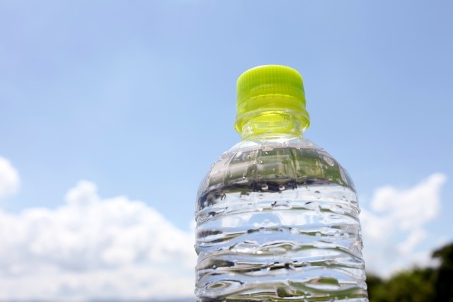 スポーツドリンク、もらっても「飲まない」サッカー選手　ファンの「差し入れ」どうあるべき？