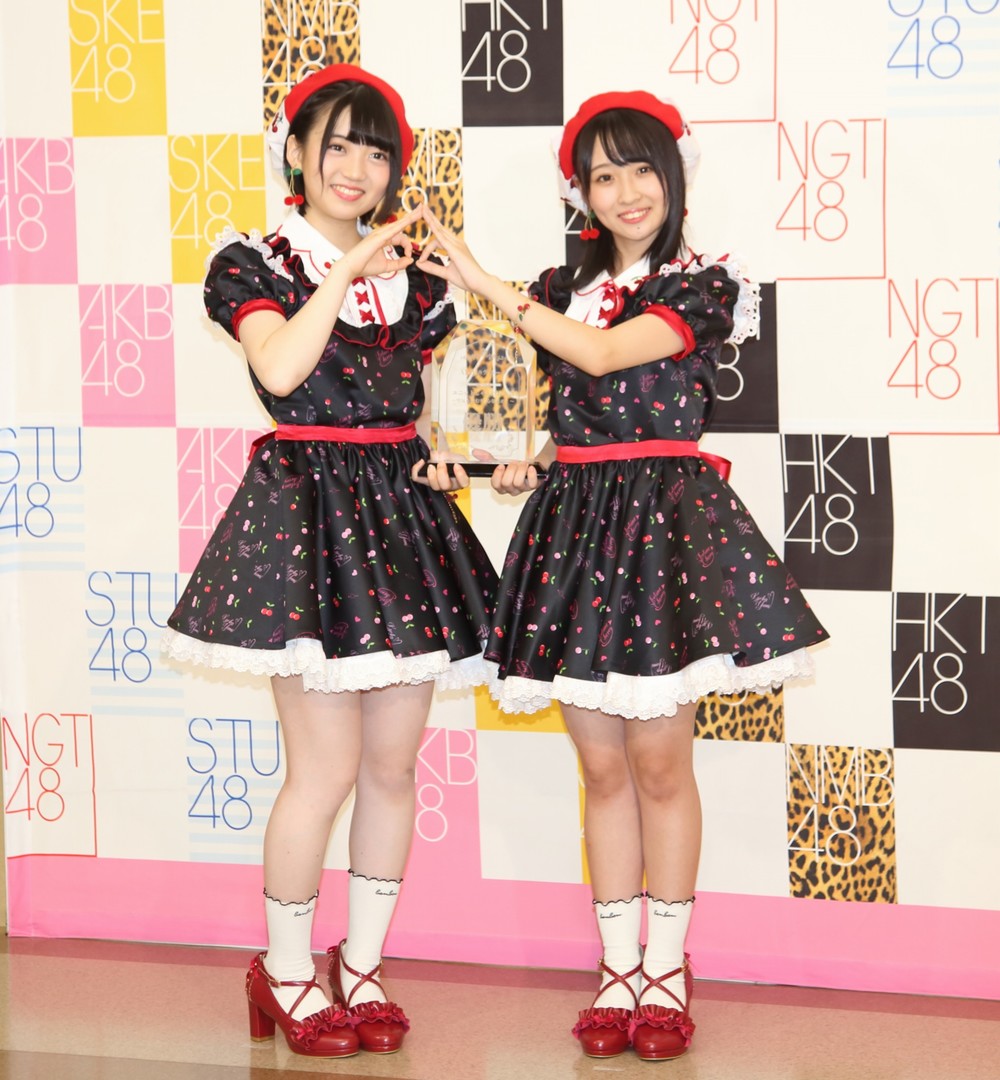 優勝した「Fortune cherry（フォーチュン・チェリー）」。左からAKB48の多田京加（ただ・きょうか）さん（19）、HKT48の松田祐実（まつだ・ゆみ）さん（16）