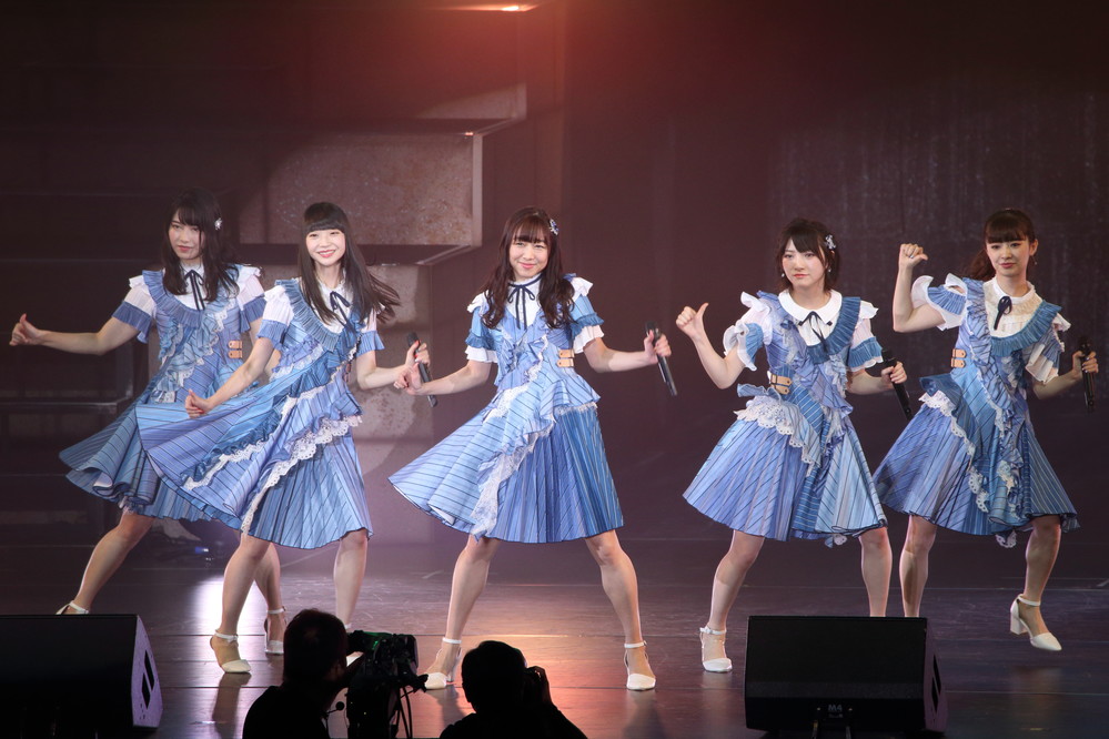 2018年9月に行われたコンサートでは、AKB48の楽曲「センチメンタルトレイン」をセンターポジションで披露した