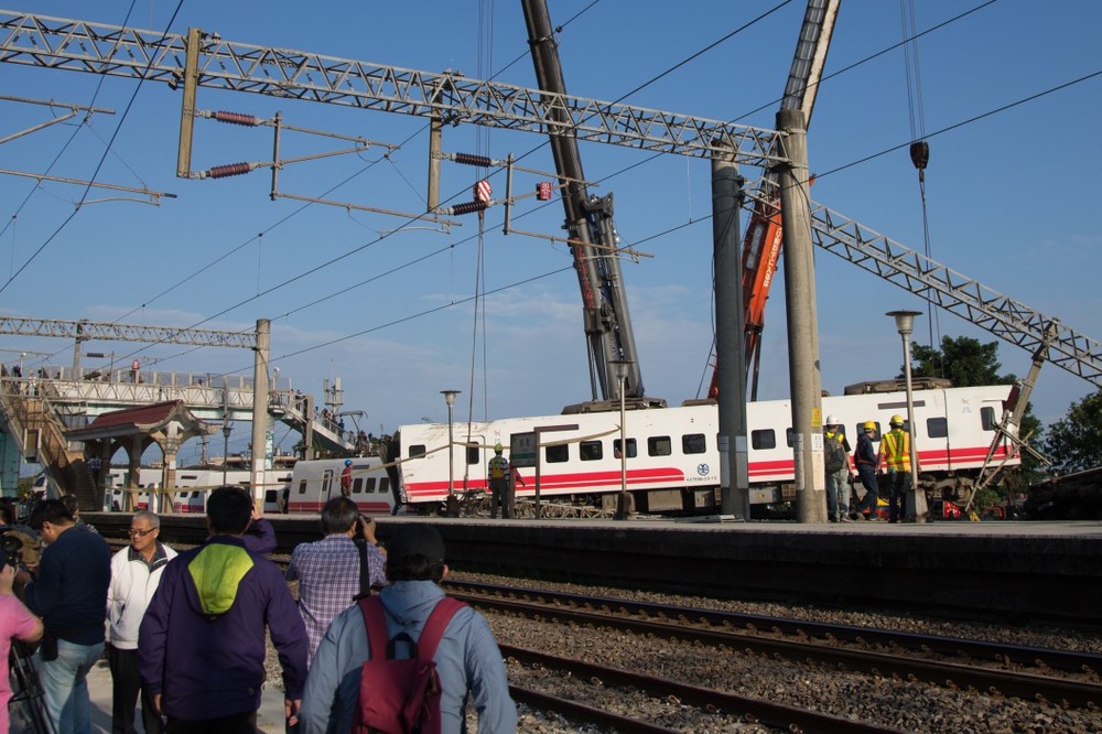 台湾の脱線事故車両は日本製　「比較的高速のカーブ」可能なタイプだったが...