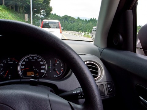 交差点内を車がグルグルグルグル...　大阪での捕り物動画が拡散、一体何があった？