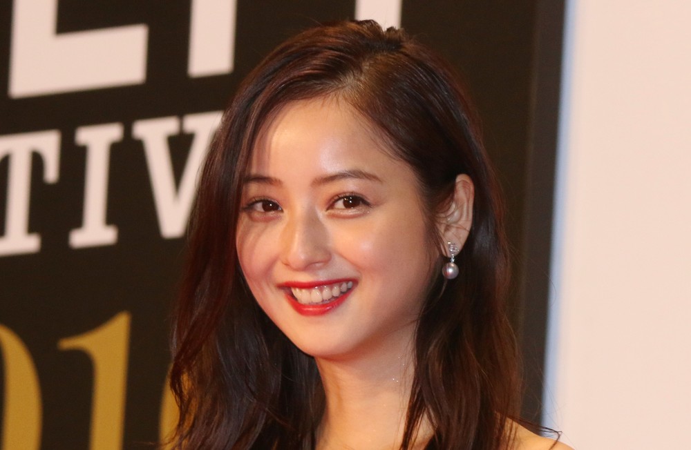 佐々木希のインスタに目を奪われる　くっきり写ったラインに「挟まりたい」